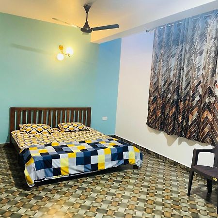 Blue Waves Guest House Calangute Esterno foto