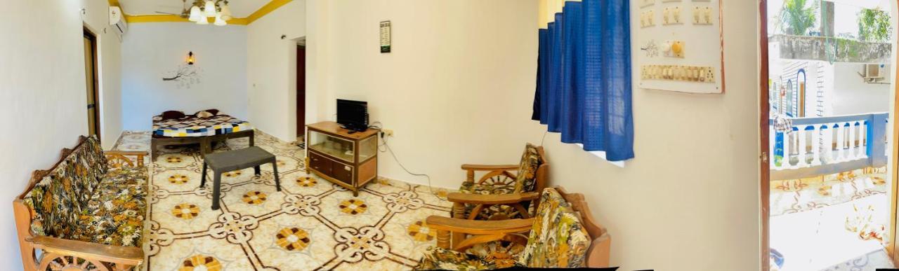 Blue Waves Guest House Calangute Esterno foto