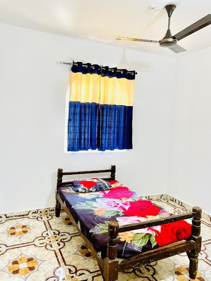 Blue Waves Guest House Calangute Esterno foto