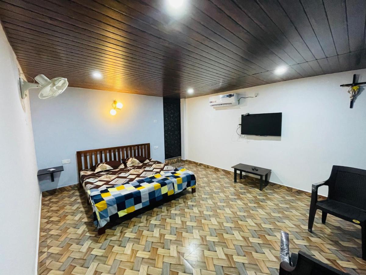 Blue Waves Guest House Calangute Esterno foto