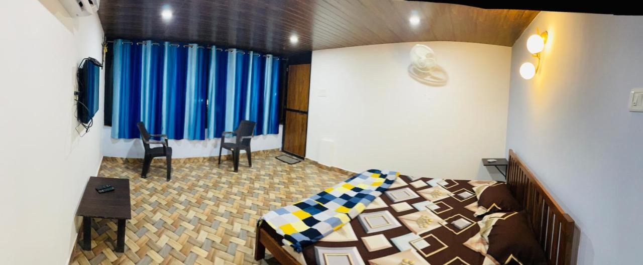 Blue Waves Guest House Calangute Esterno foto