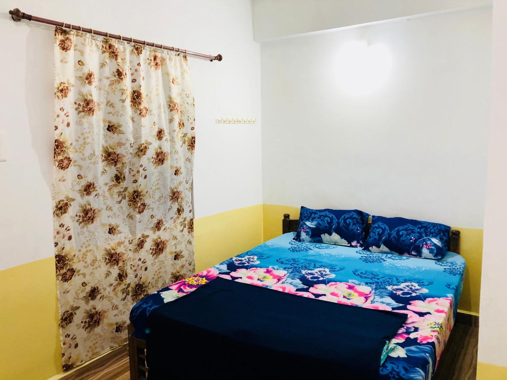 Blue Waves Guest House Calangute Esterno foto
