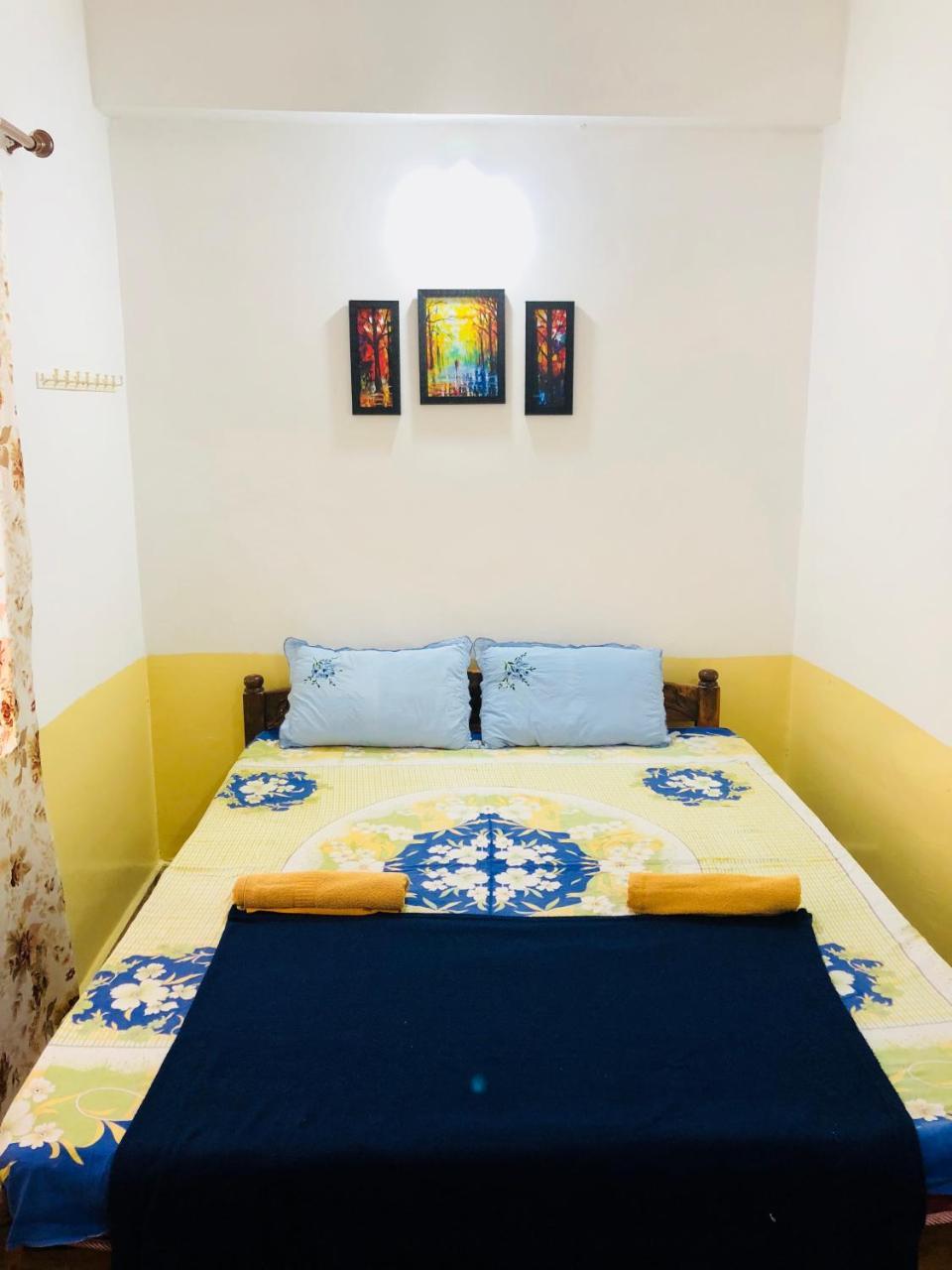 Blue Waves Guest House Calangute Esterno foto