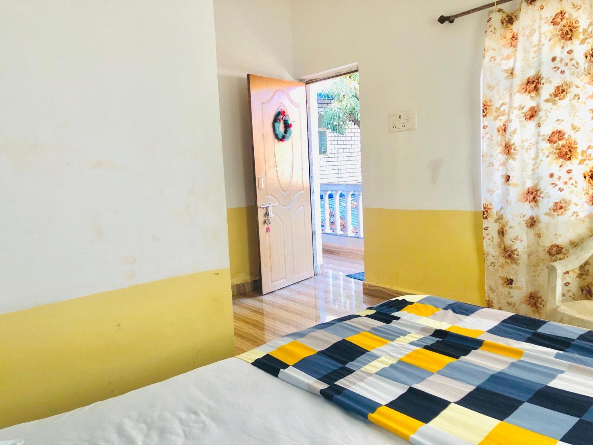 Blue Waves Guest House Calangute Esterno foto