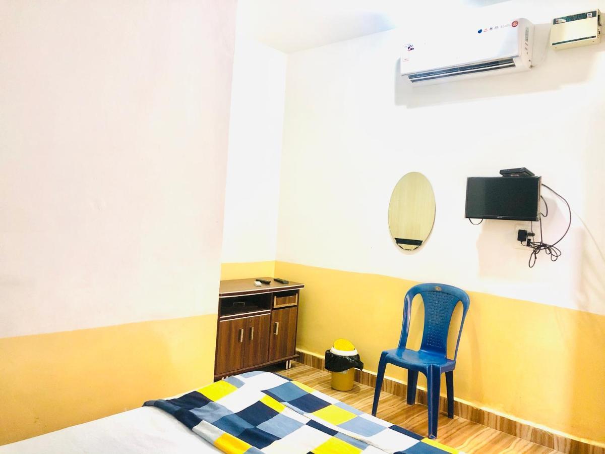 Blue Waves Guest House Calangute Esterno foto