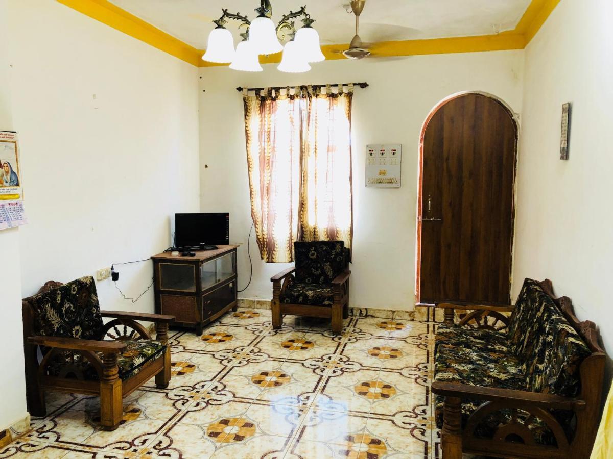 Blue Waves Guest House Calangute Esterno foto