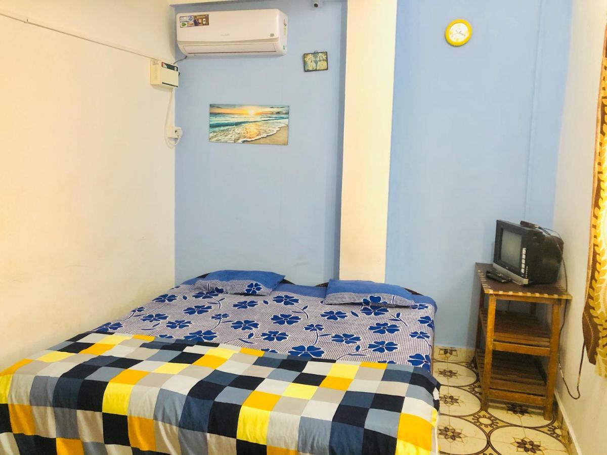 Blue Waves Guest House Calangute Esterno foto