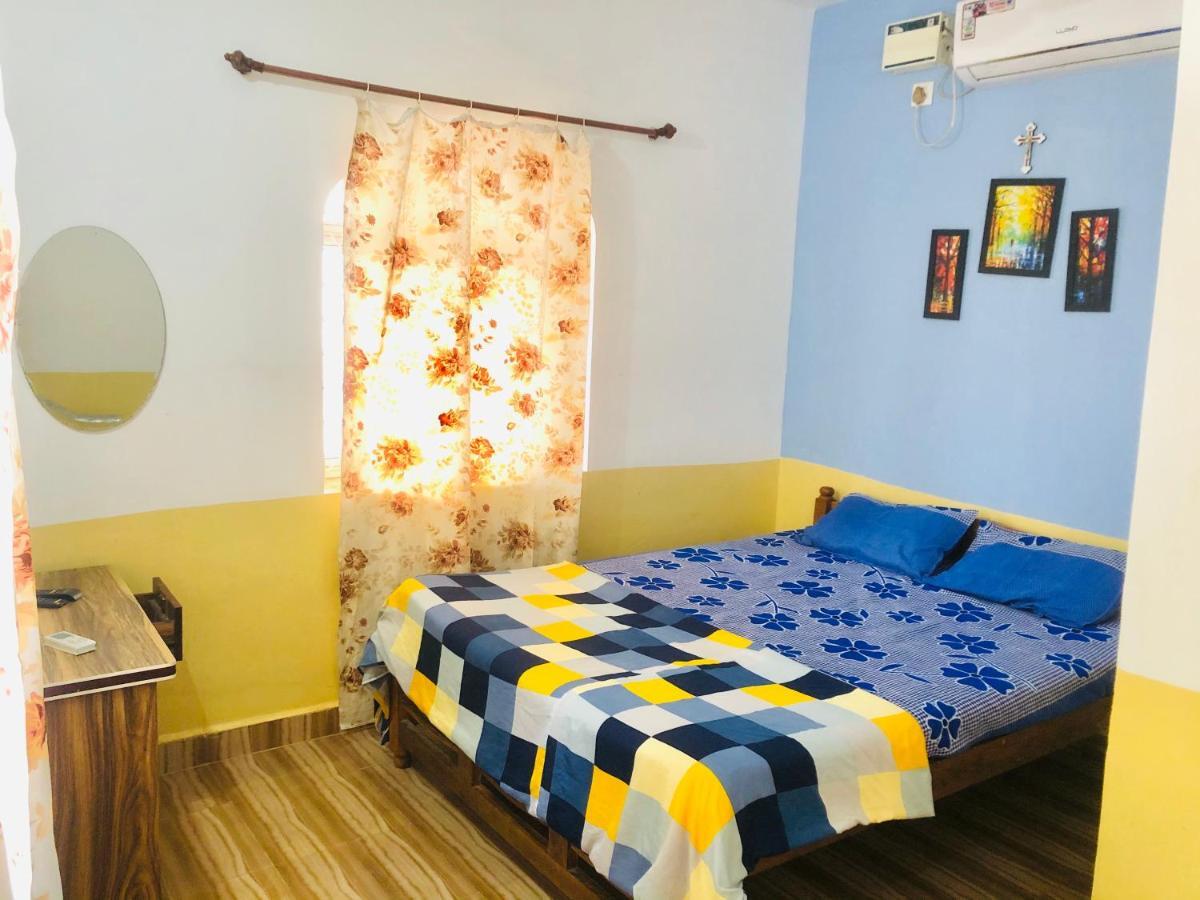 Blue Waves Guest House Calangute Esterno foto
